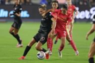 Claire Emslie (#10 of Angel City FC) and Jessie Fleming (#21 of Portland Thorns FC) battle for the ball during the first half at BMO Stadium on September 23, 2024 - Source: Getty